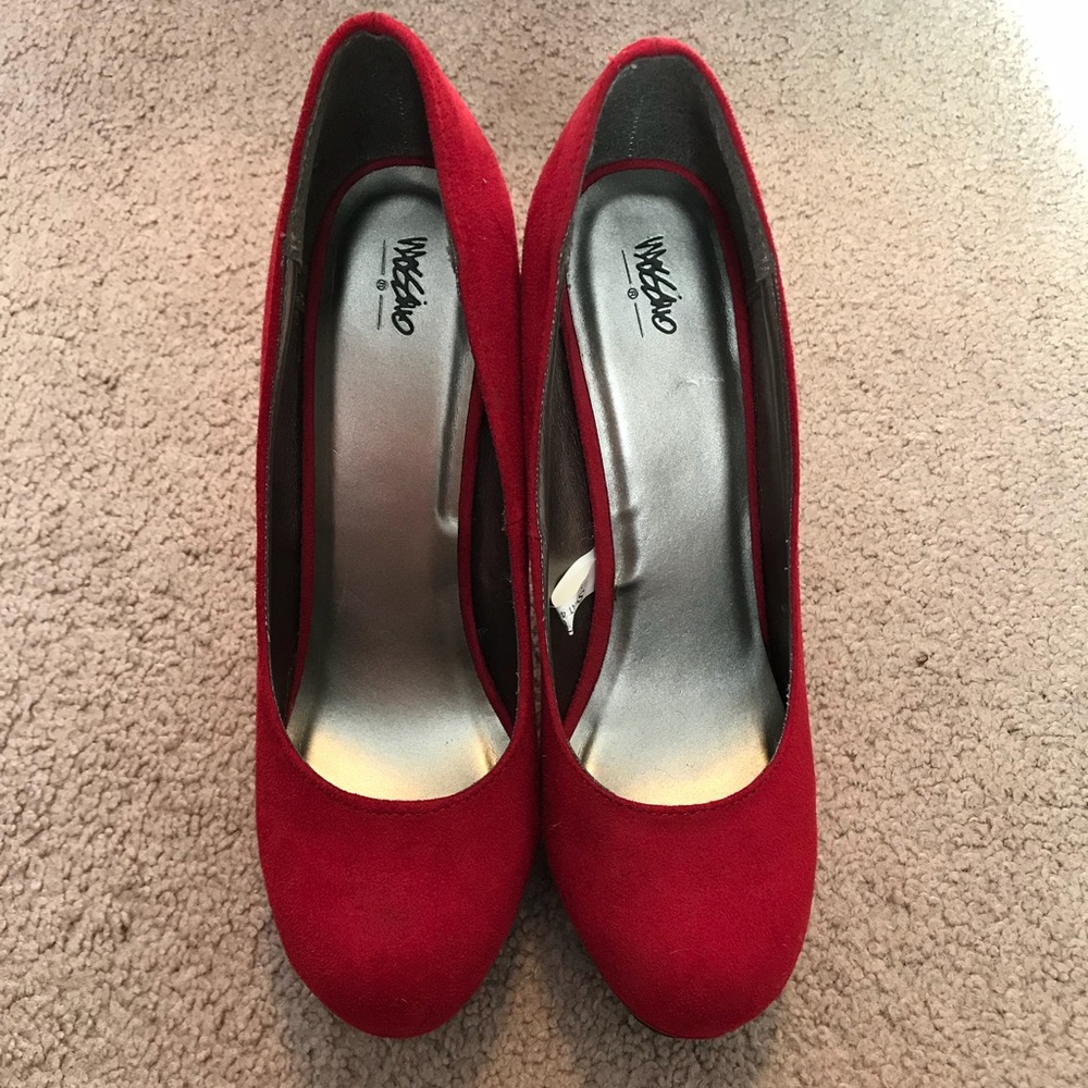 Red pumps